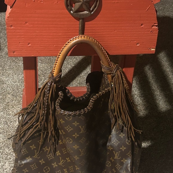 Louis V. Artsy bag with some custom leather work embellishments. - Picture 1 of 13